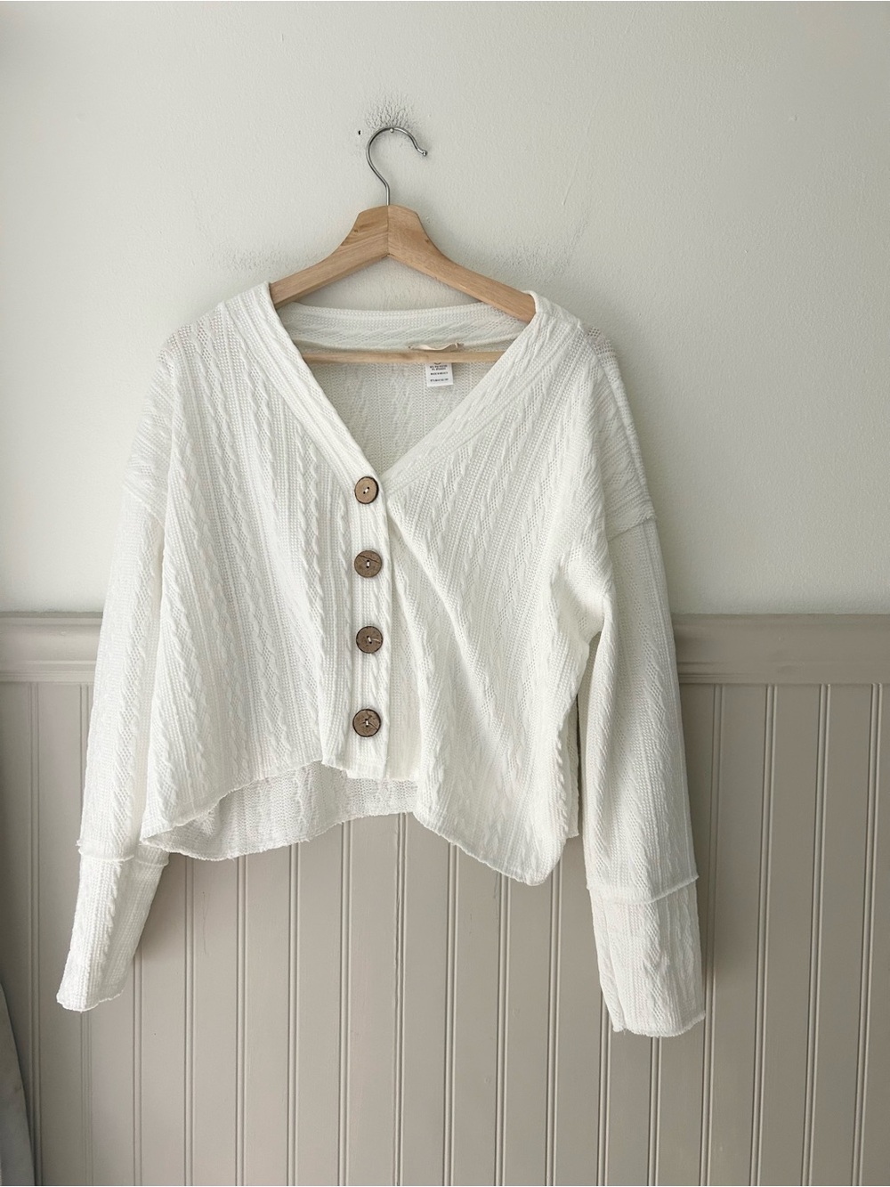 Altar’d State Medium White Cropped V-Neck Button Cardigan